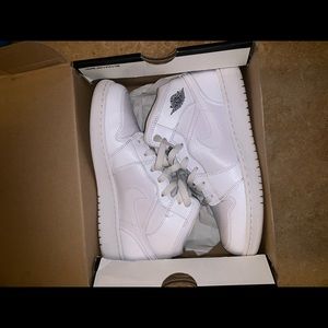 Air Jordan 1 ...size 5y